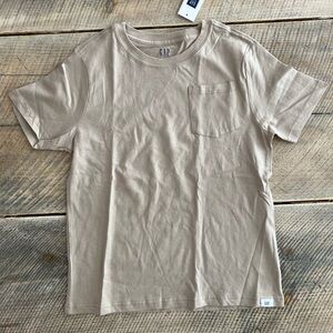 Gap boys short sleeve pocket T-shirt khaki tan size 8 new with tags
